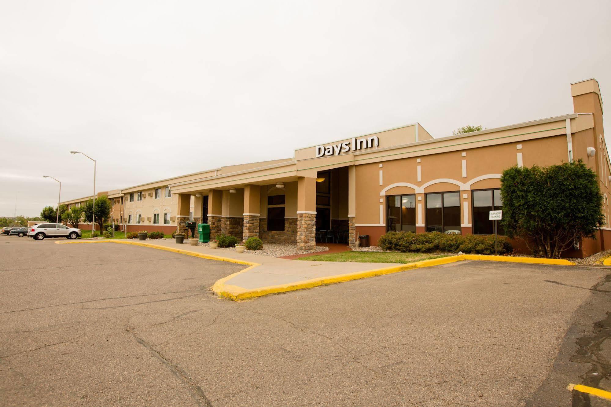 Days Inn By Wyndham Minot Exterior foto